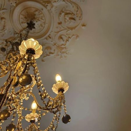 Retroetnea - Appartamento In Centro Storico - Con Camere Comunicanti カターニア エクステリア 写真