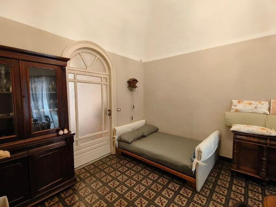 Retroetnea - Appartamento In Centro Storico - Con Camere Comunicanti カターニア エクステリア 写真