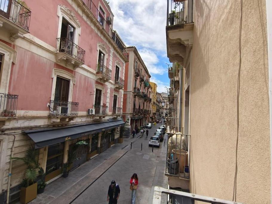 Retroetnea - Appartamento In Centro Storico - Con Camere Comunicanti カターニア エクステリア 写真
